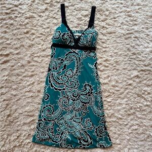 Women’s green and black patterned dress size medium